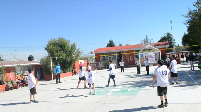 Realizan juegos deportivos en Tzompantepec